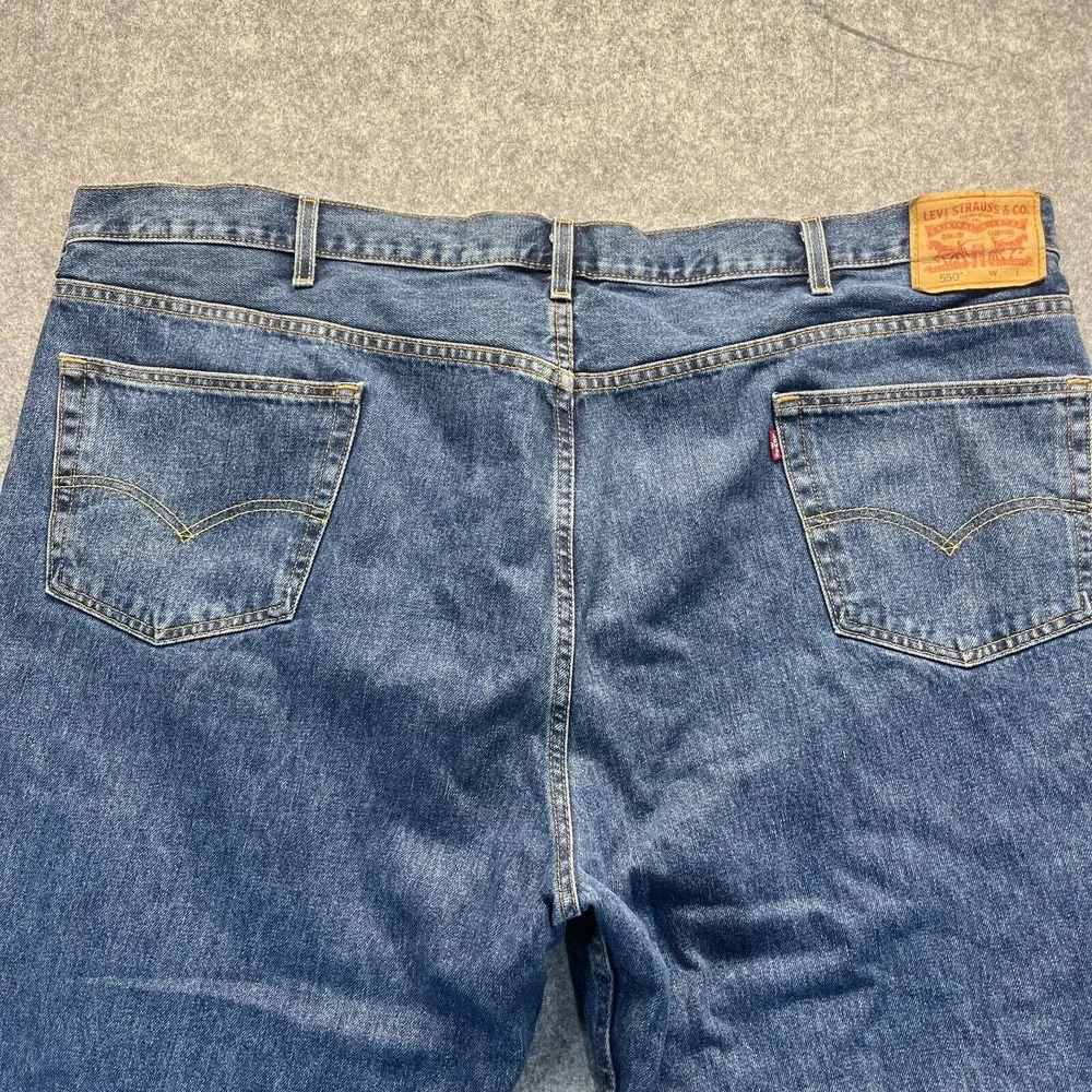 Levis Jeans Men's 52x32 550‎ Relaxed Fit Straight Leg Blue Denim Pants